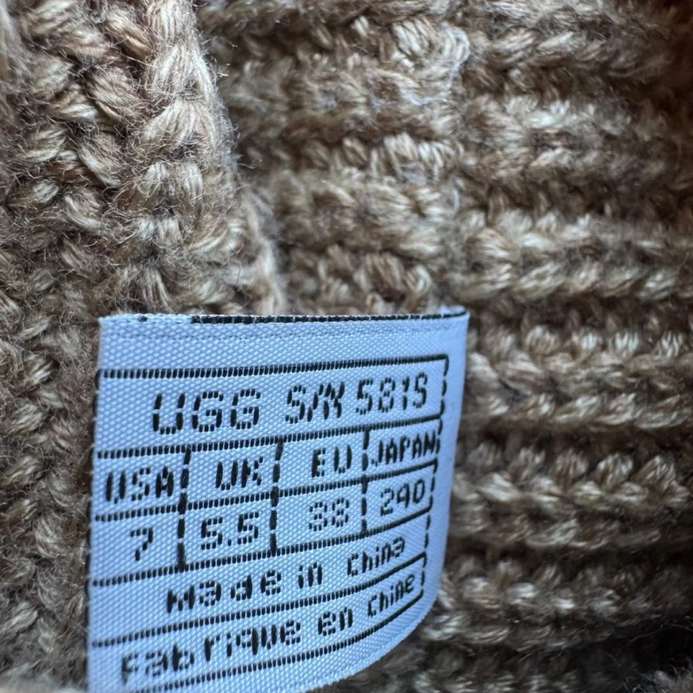 🔥UGG sz 7🔥CLASSIC CARDY SWEATER boots TAN price firm!